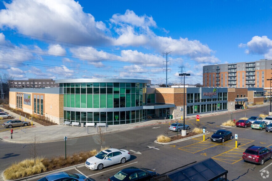 Skokie Blvd, Northbrook, IL à louer - Photo du bâtiment - Image 2 de 12