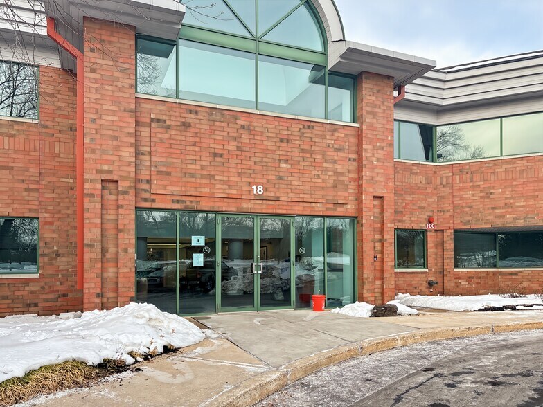 18 Campus Blvd, Newtown Square, PA à louer - Photo du bâtiment - Image 2 de 3