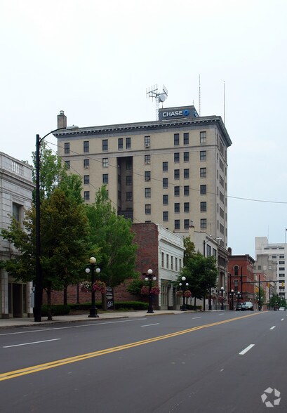 106 E Market St, Warren, OH à louer - Photo du bâtiment - Image 2 de 9