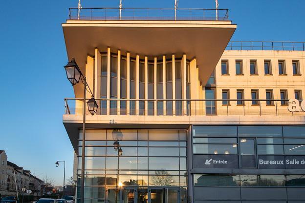 44 Rue Jean Mermoz, Sartrouville for lease Primary Photo- Image 1 of 12