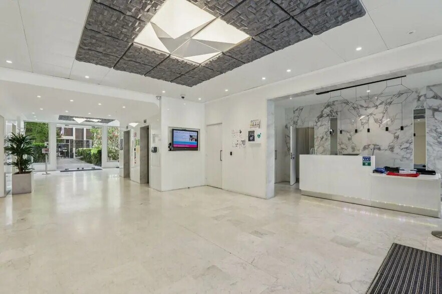 6-8 Rue Eugène Oudiné, Paris for lease - Building Photo - Image 2 of 9