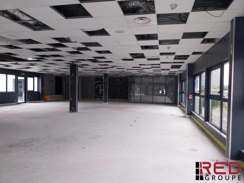 Chemin Des Jallassières, Eguilles for lease - Interior Photo - Image 1 of 5