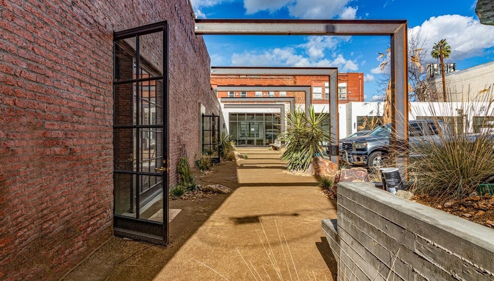 5015-5025 N Figueroa St, Los Angeles, CA for lease - Building Photo - Image 2 of 21