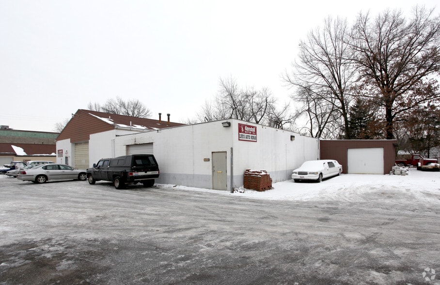 1010-1016 Barnett Rd portfolio of 2 properties for sale on LoopNet.ca - Primary Photo - Image 2 of 2