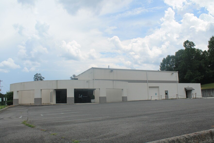 1503 N Tibbs Rd, Dalton, GA à louer - Photo du bâtiment - Image 2 de 3