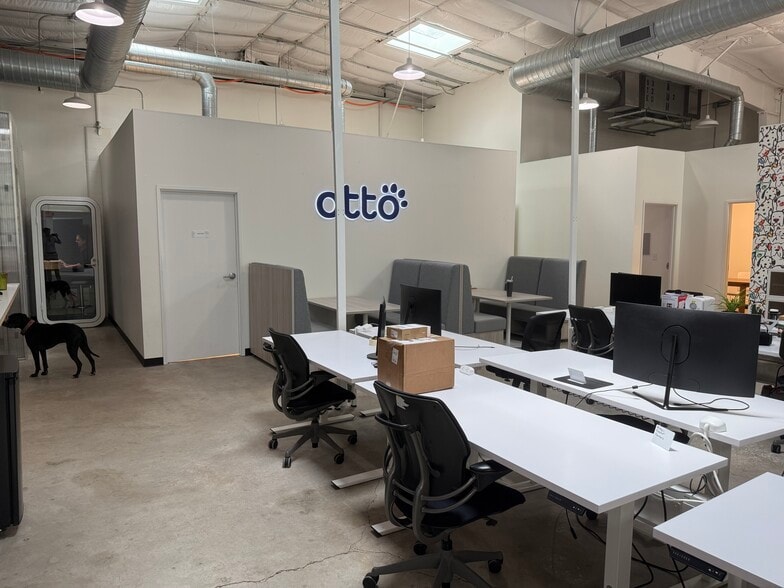 2400 E Cesar Chavez St, Austin, TX for lease - Building Photo - Image 2 of 19