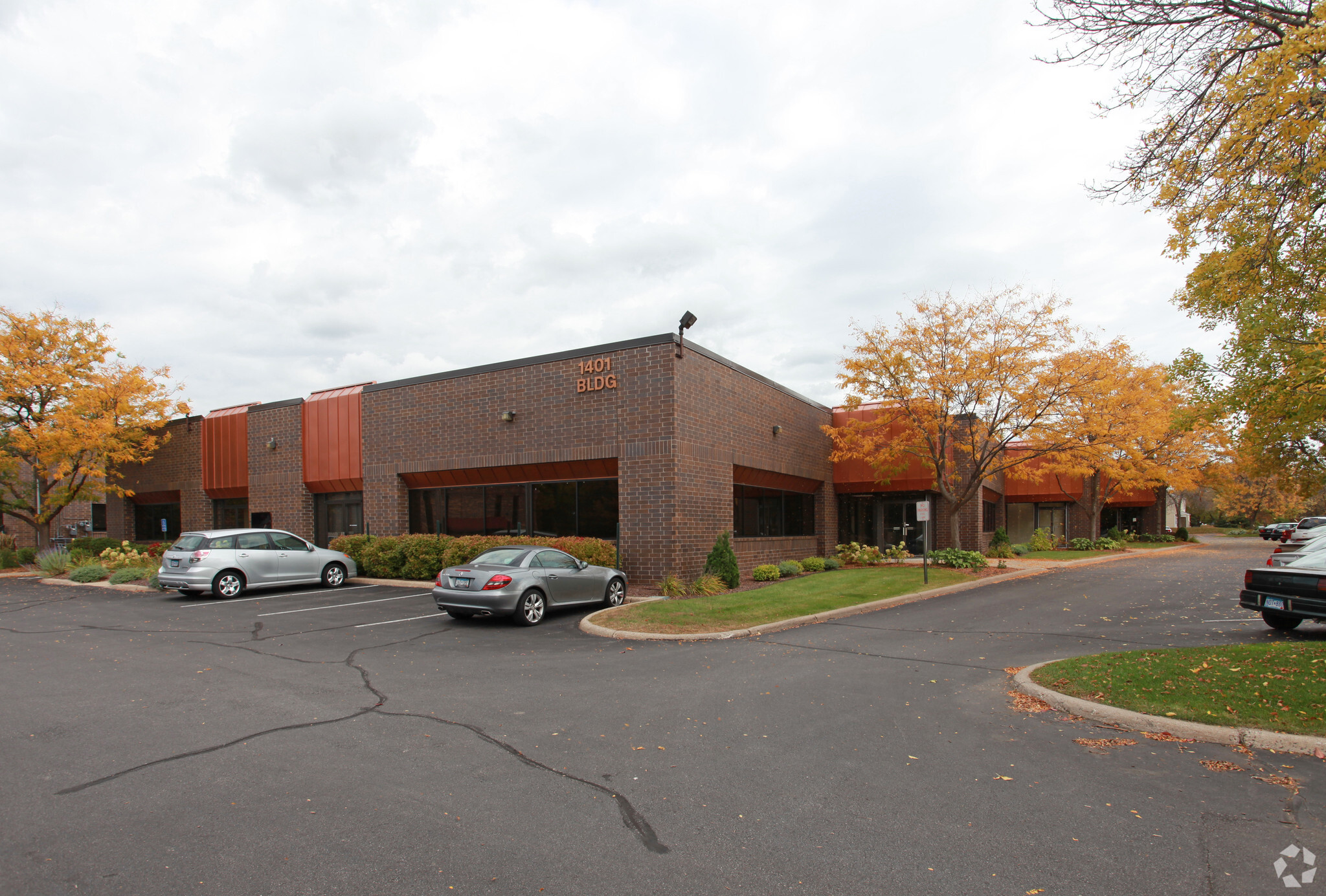 1401 American Blvd E, Bloomington, MN for lease Building Photo- Image 1 of 3