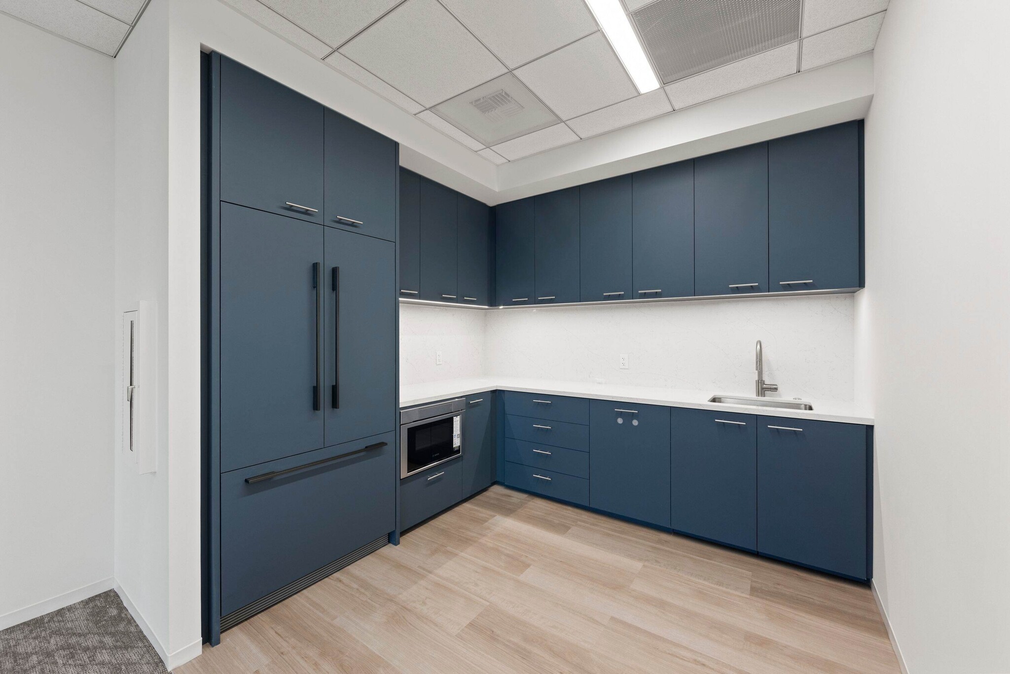 620 Newport Center Dr, Newport Beach, CA for lease Interior Photo- Image 1 of 5