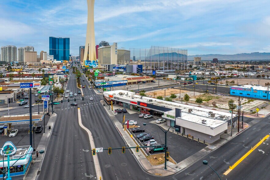 1600-1616 S Las Vegas Blvd, Las Vegas, NV à louer - Photo du bâtiment - Image 3 de 9