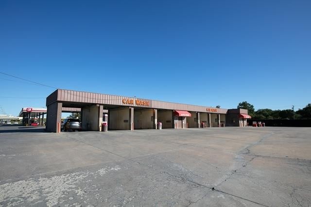 10150 E 11th St, Tulsa, OK for sale - Building Photo - Image 2 of 8