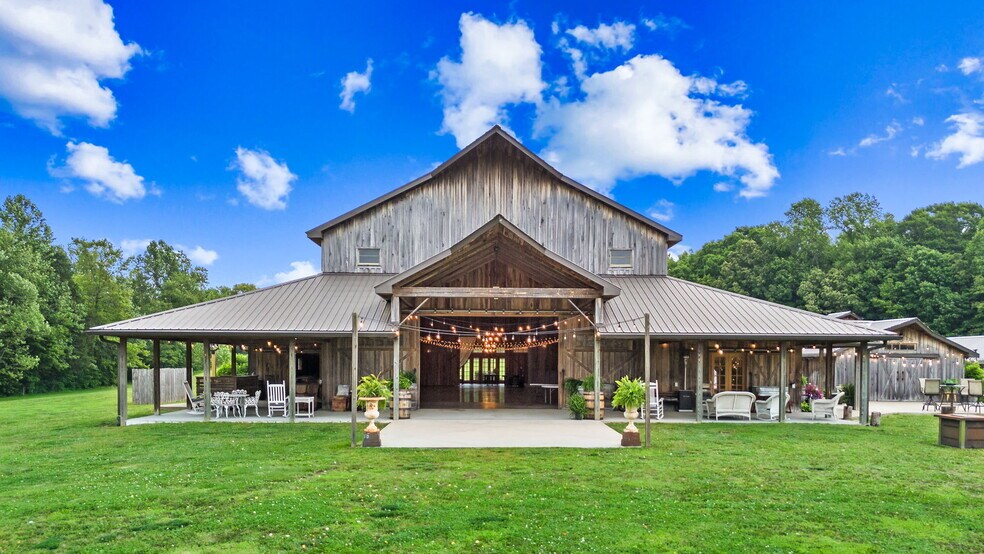 6863 E Highway 80, Russell Springs, KY à vendre - Photo du bâtiment - Image 3 de 76