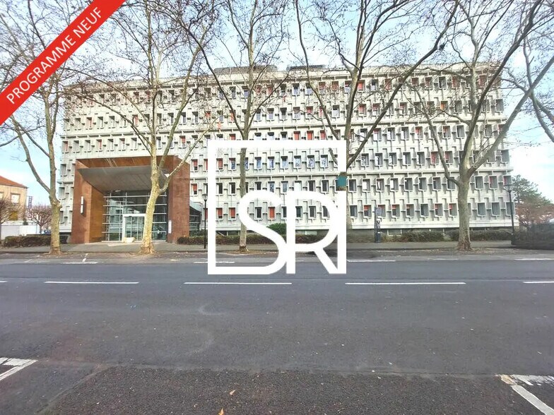 Bureau dans Clermont-Ferrand à louer - Photo du bâtiment - Image 1 de 11