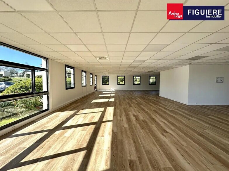 860 Rue René Descartes, Aix-en-Provence for lease - Interior Photo - Image 2 of 18