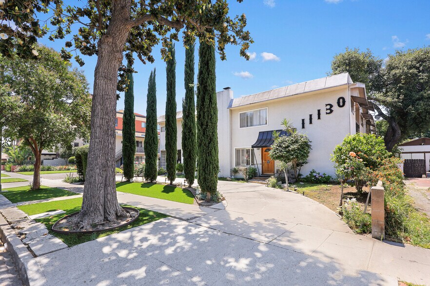 11130 Huston St, North Hollywood, CA à vendre - Photo du bâtiment - Image 2 de 32