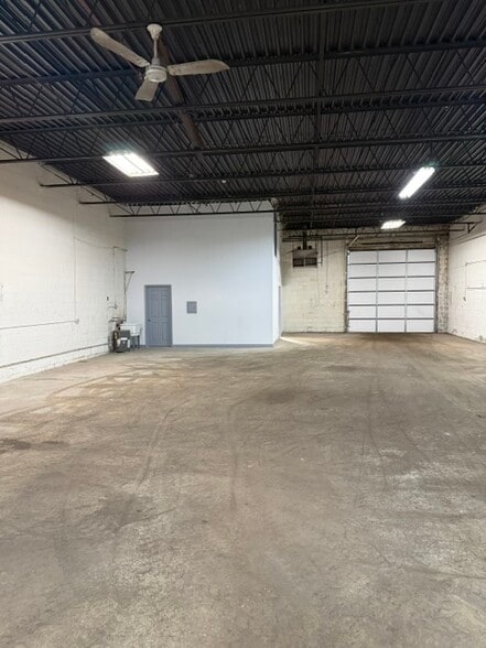 16802-16824 Lathrop Ave, Harvey, IL for lease - Building Photo - Image 3 of 7
