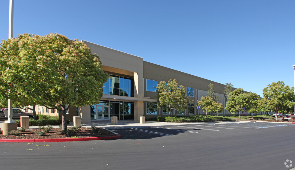 2750 Progress St, Vista, CA for lease - Building Photo - Image 1 of 4