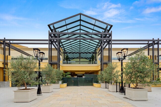 Plus de détails pour 10000 Bolsa Ave, Westminster, CA - Commerce de détail à louer