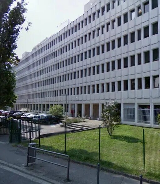 28 Rue De La Baïsse, Villeurbanne for lease - Primary Photo - Image 1 of 14