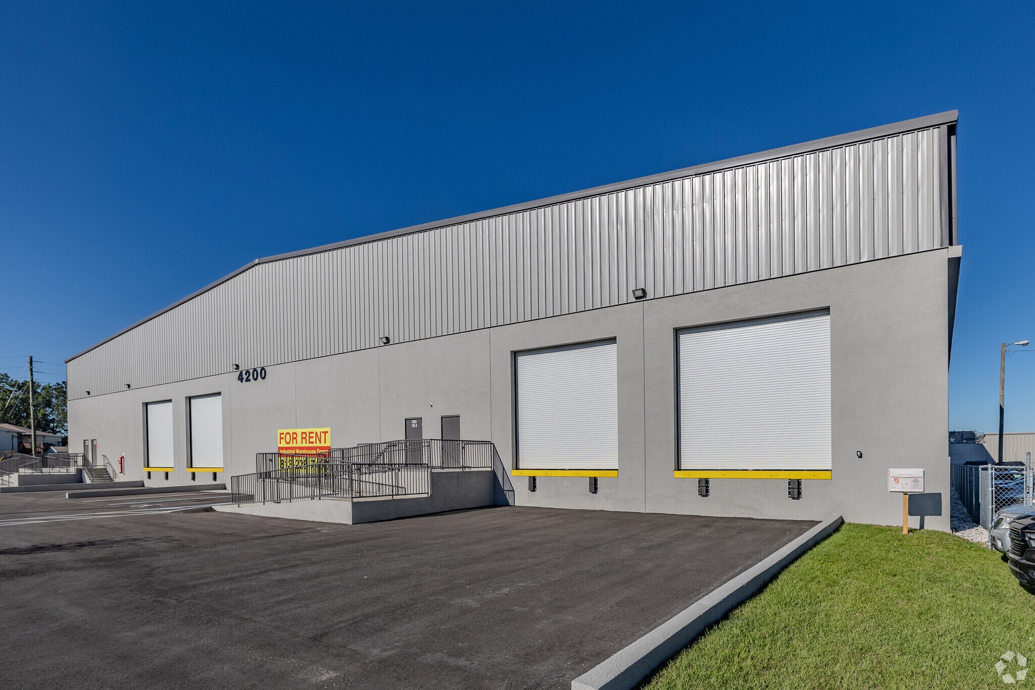 4200 31st St N, Saint Petersburg, FL for lease Building Photo- Image 1 of 8