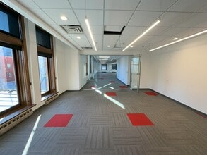 201 N 7th St, Lincoln, NE à louer Photo du bâtiment- Image 2 de 8