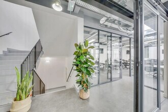 39 Rue Bouret, Paris for lease Interior Photo- Image 2 of 6