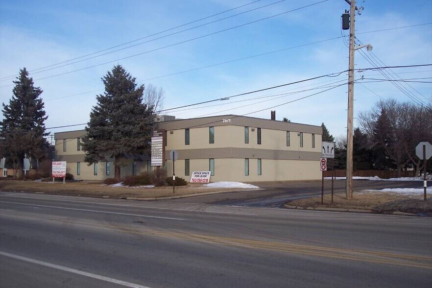 7671 Central Ave NE, Fridley, MN à louer - Photo du bâtiment - Image 3 de 9