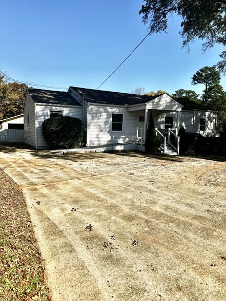 1741 Spring St, Smyrna, GA for lease - Building Photo - Image 2 of 13