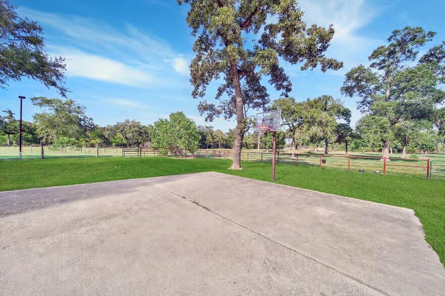 23707 Sanders Cemetery Rd, Magnolia, TX à vendre - Photo du bâtiment - Image 2 de 20