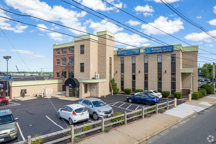 754 Eddy St, Providence, RI à vendre - Photo principale - Image 1 de 1