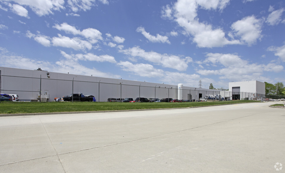 2060 Heller Dr, Dayton, OH for sale - Building Photo - Image 2 of 2