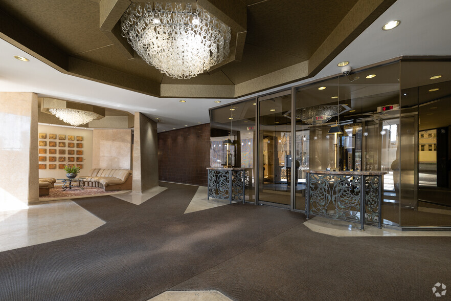 2021 Av Atwater, Montréal, QC à louer - Hall d’entrée - Image 2 de 27
