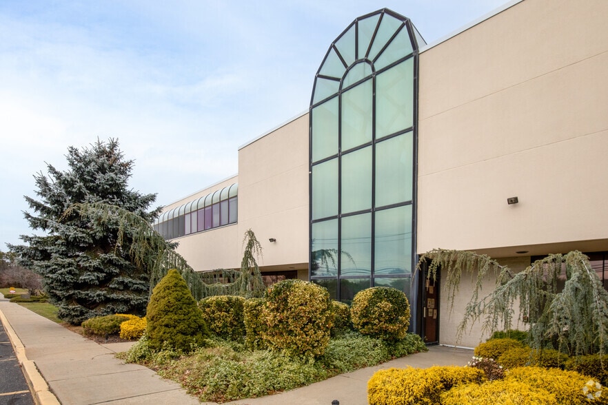 5005 Veterans Memorial Hwy, Holbrook, NY à louer - Photo du bâtiment - Image 3 de 5