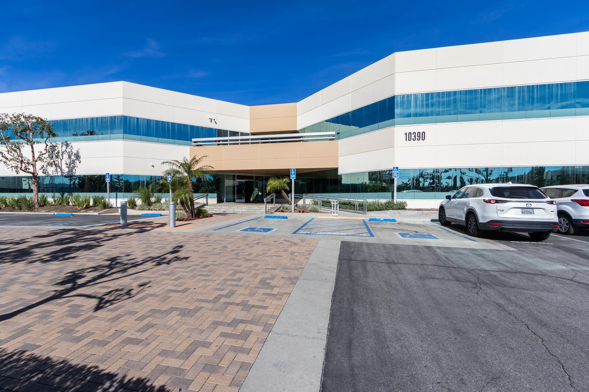 10350-10390 Commerce Center Dr, Rancho Cucamonga, CA à louer Photo intérieure- Image 1 de 7