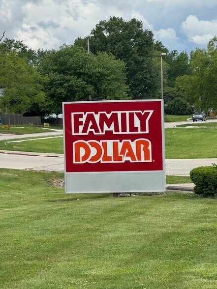 1110 Philo Rd, Urbana, IL à louer - Photo du bâtiment - Image 2 de 2