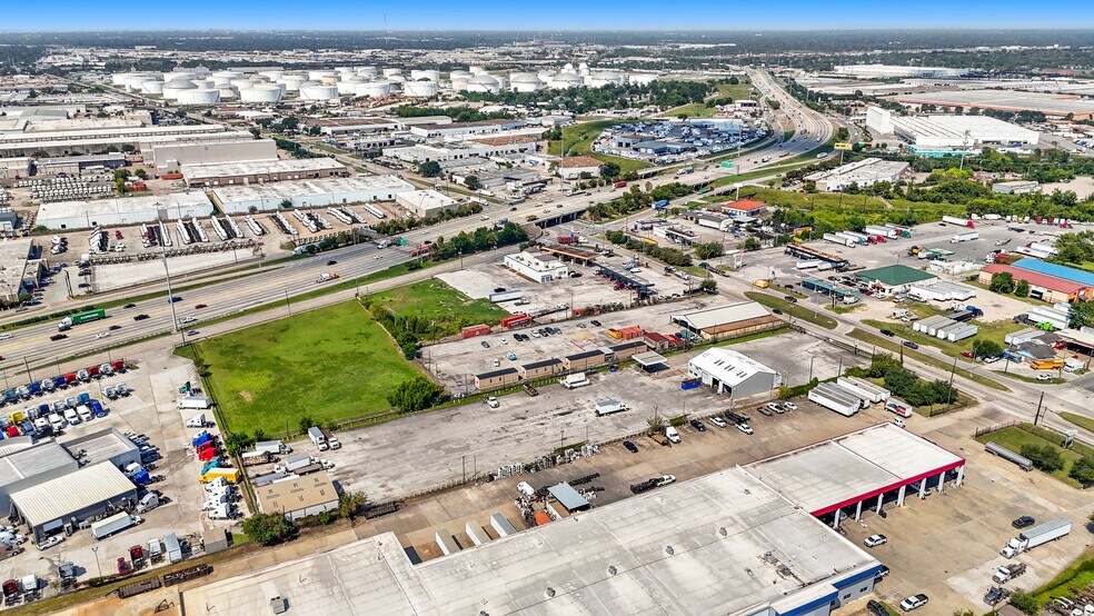 9222 Wallisville Rd, Houston, TX à louer - Photo du bâtiment - Image 2 de 9