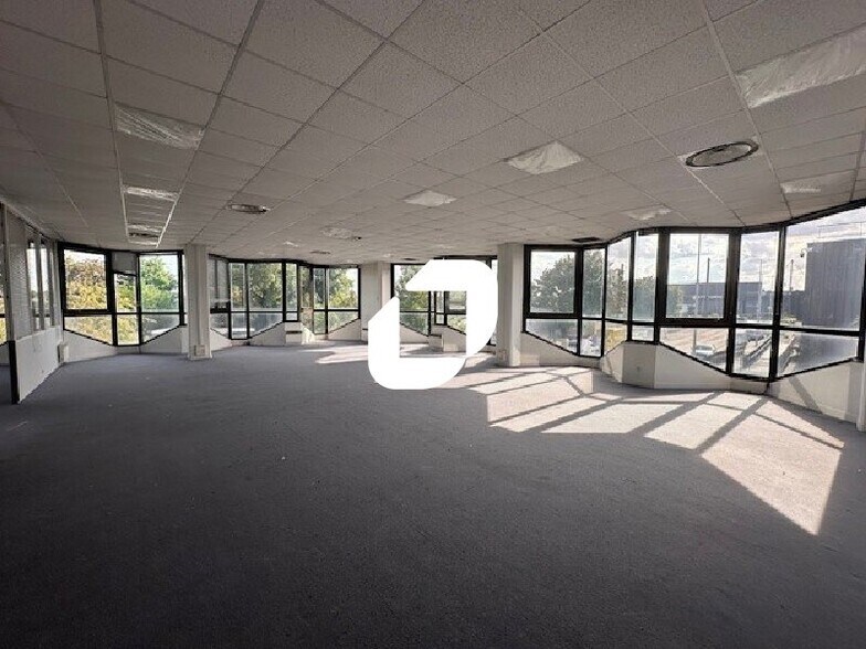 Office in Gonesse for lease - Interior Photo - Image 2 of 10