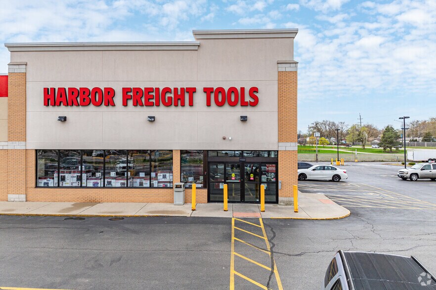 1557-1559 Irving Park Rd, Hanover Park, IL for sale - Building Photo - Image 3 of 6