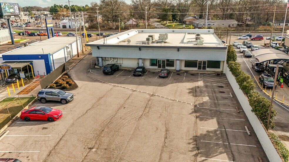 4934-4938 Poplar Ave, Memphis, TN à vendre - Photo du bâtiment - Image 2 de 16