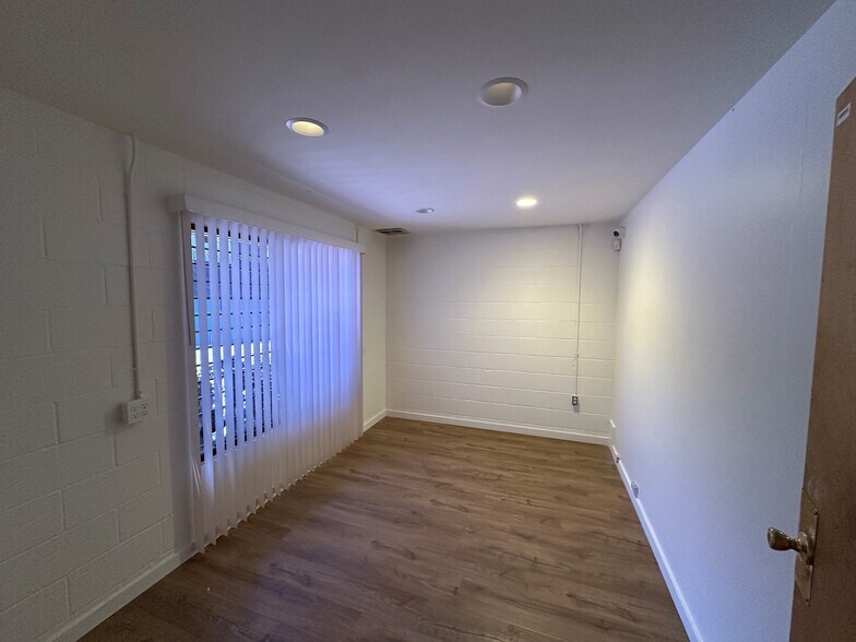 11435 Chandler Blvd, North Hollywood, CA à vendre - Photo du bâtiment - Image 3 de 13