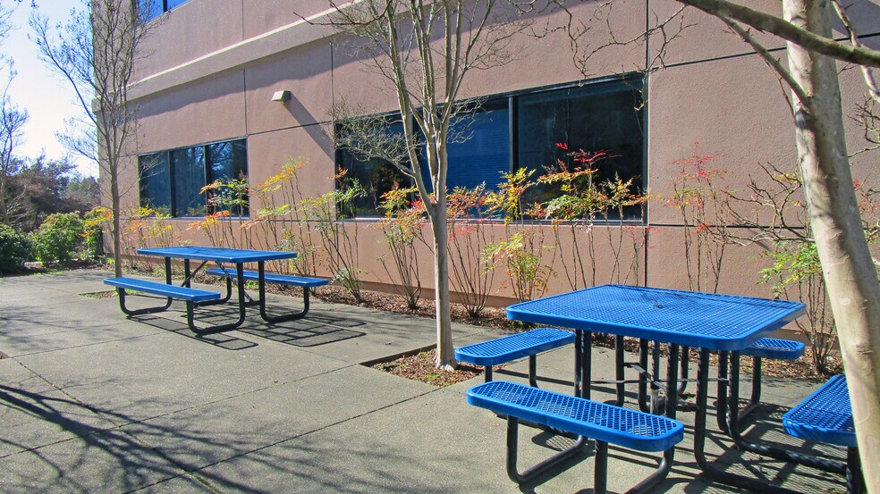 3785 Brickway Blvd, Santa Rosa, CA à louer - Photo du bâtiment - Image 3 de 6
