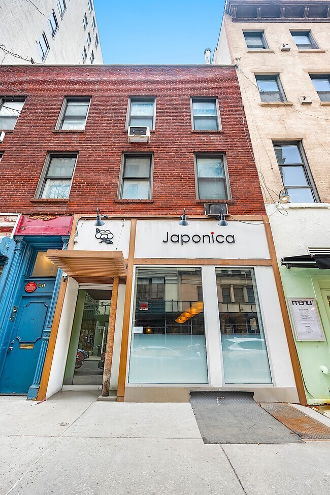 More details for 90-92 University Pl, New York, NY - Retail for Lease