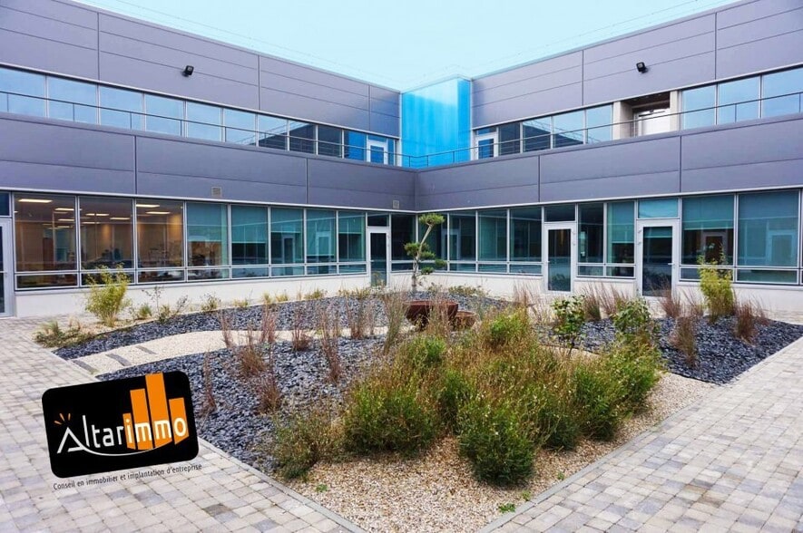 Office in Chartres for lease - Building Photo - Image 1 of 4