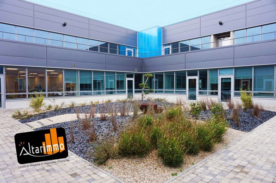 Office in Chartres for lease Building Photo- Image 1 of 5