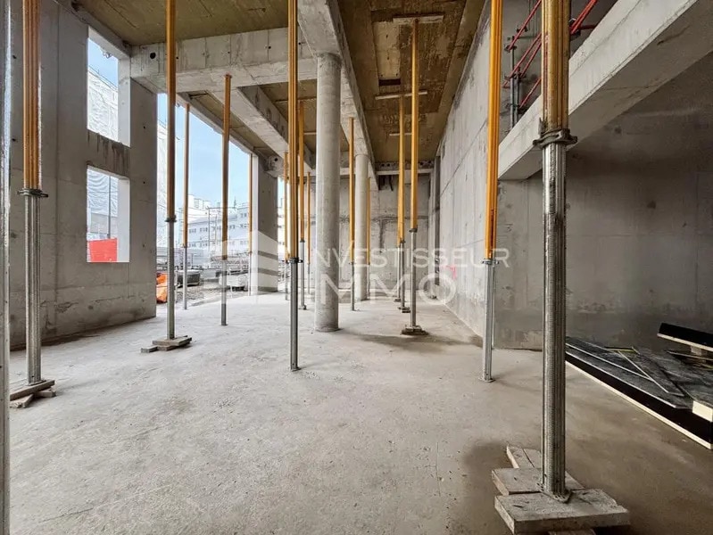Specialty in Ivry-sur-Seine for sale Construction Photo- Image 1 of 6