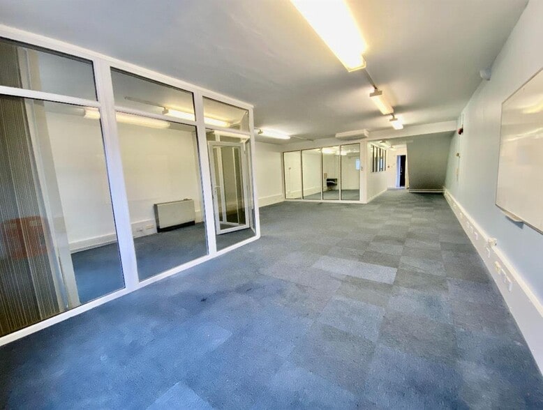 27-39 Station Ln, Hornchurch for lease - Interior Photo - Image 3 of 9