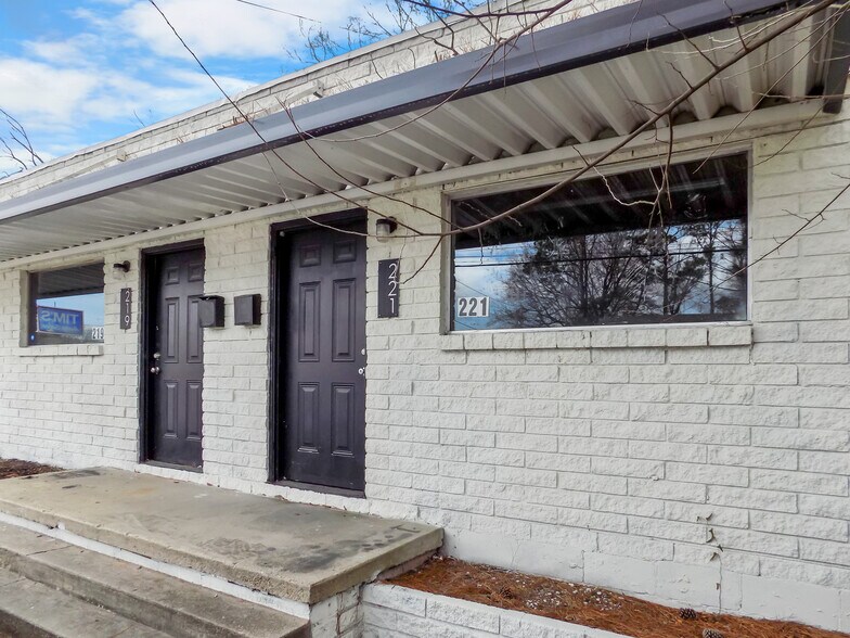 215-221 W Bassett St, Rocky Mount, NC à vendre - Photo du bâtiment - Image 2 de 5
