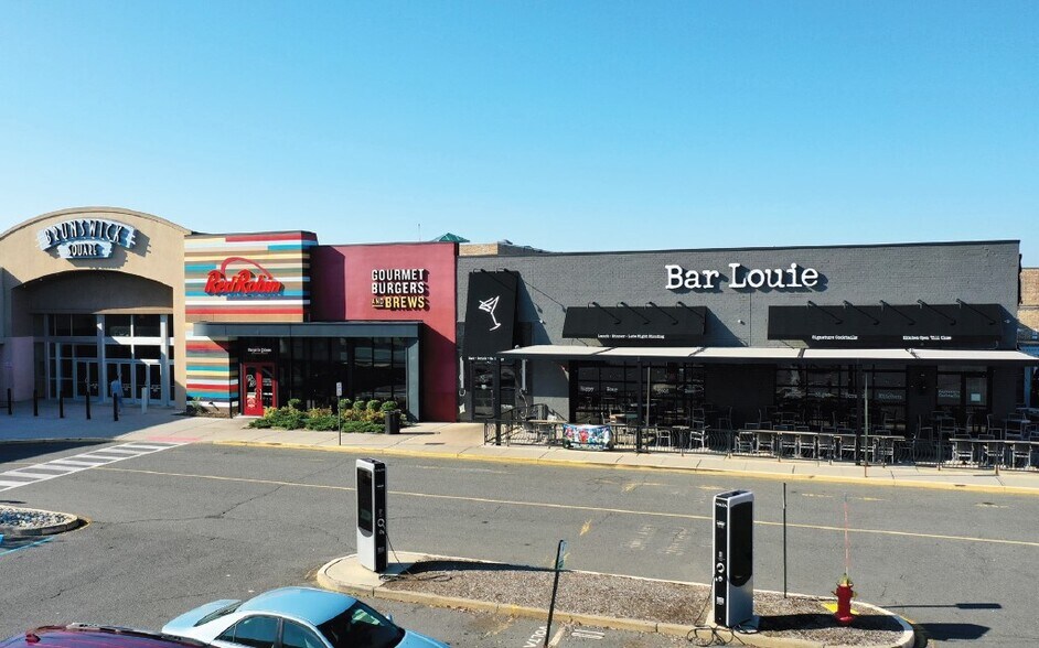 755 State Route 18, East Brunswick, NJ à louer - Photo du bâtiment - Image 2 de 8