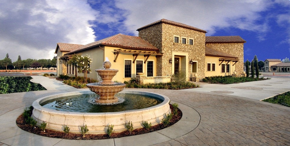 329 E Caldwell Ave, Visalia, CA for sale - Building Photo - Image 2 of 4