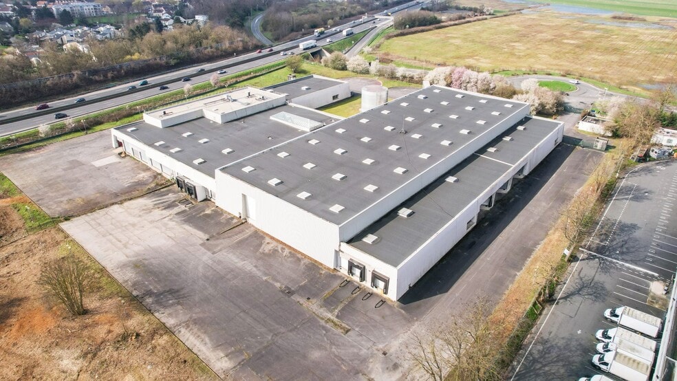 Flex in Croissy-Beaubourg for lease - Aerial - Image 1 of 2