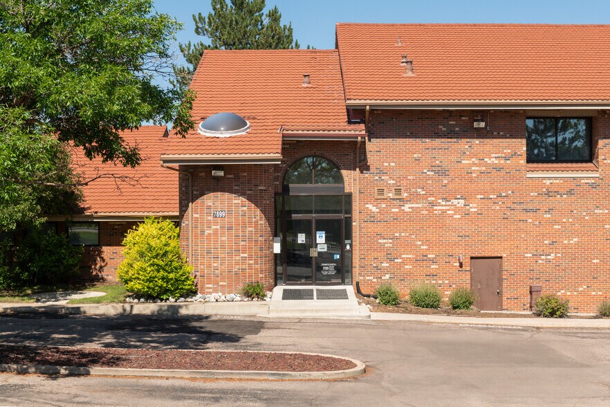 7899 S Lincoln Ct, Littleton, CO à louer - Photo du bâtiment - Image 2 de 5